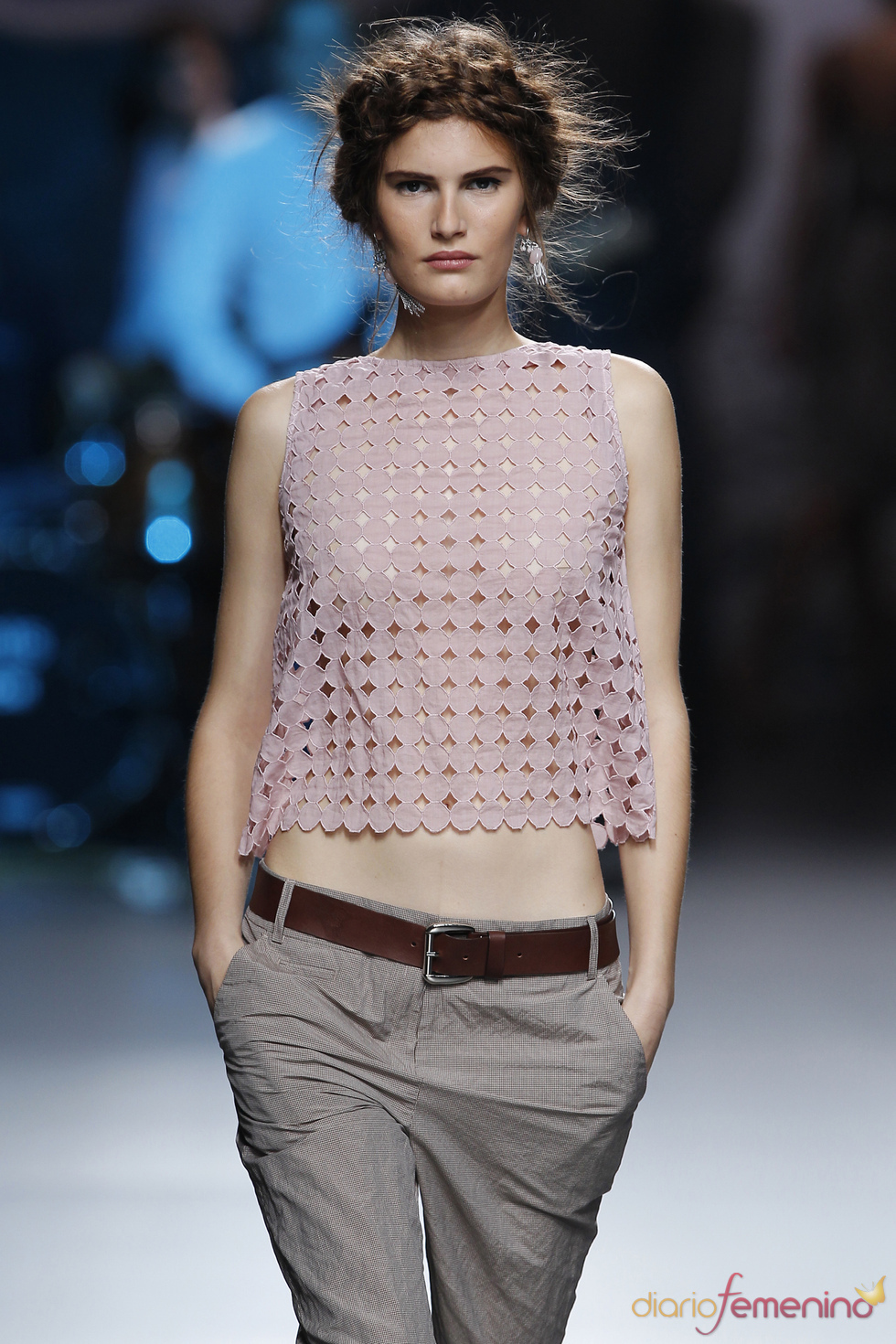 Blusa perforada de TCN en la Madrid Fashion Week