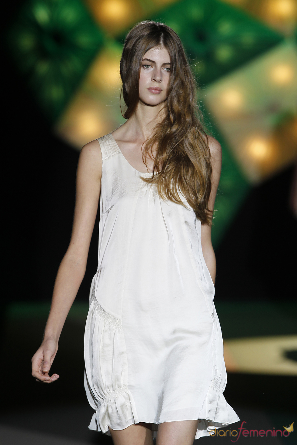 La silueta femenina, protagonista en la colección estival 2011 de Sita Murt