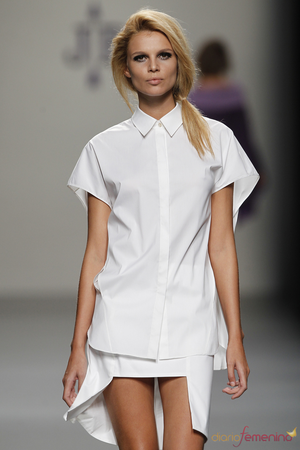 Total look blanco de Jesús del Pozo en Cibeles Total look blanco de Jesús del Pozo en Cibeles