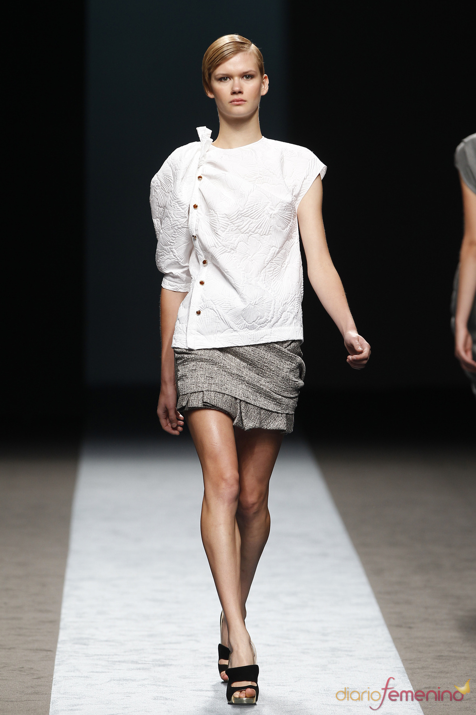 Tejidos con volumen en la colección primavera-verano 2011 de Miguel Palacio