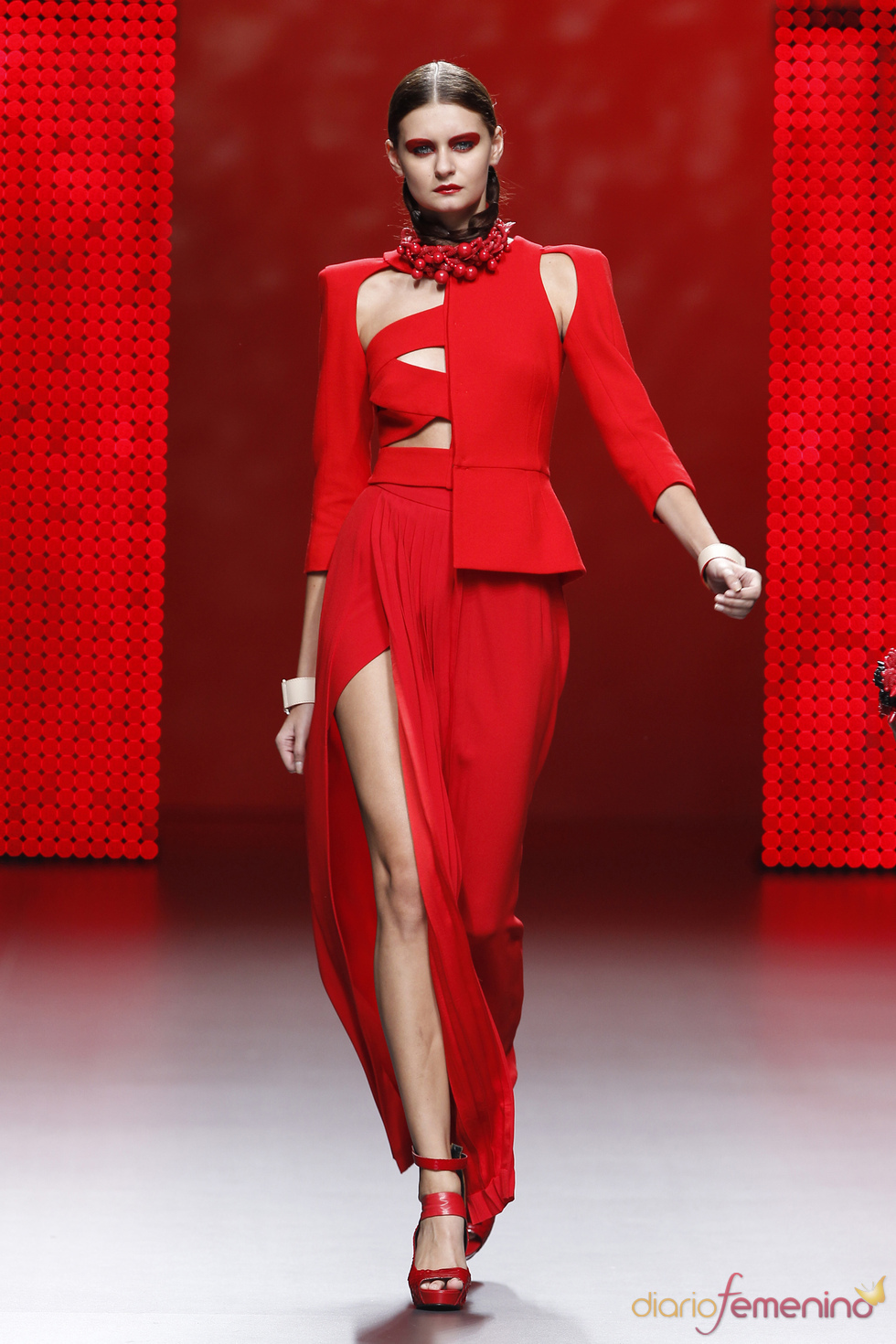 Rojo, color estrella de la colección primavera-verano 2011 de Ana Locking