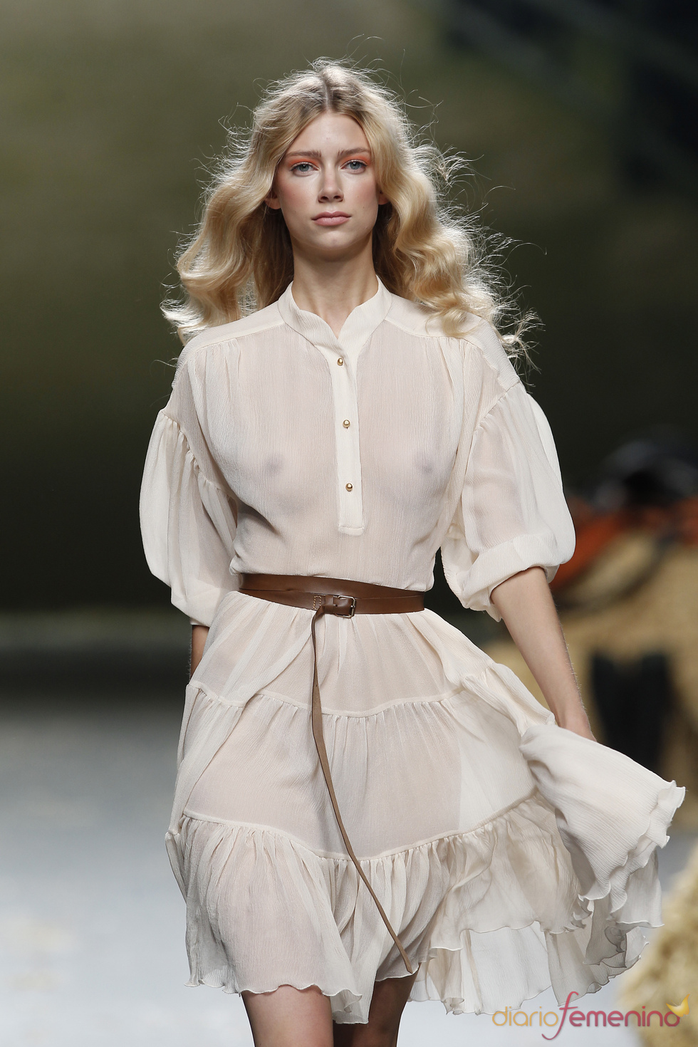 Transparencias en la colección primavera-verano 2011 de Alma Aguilar