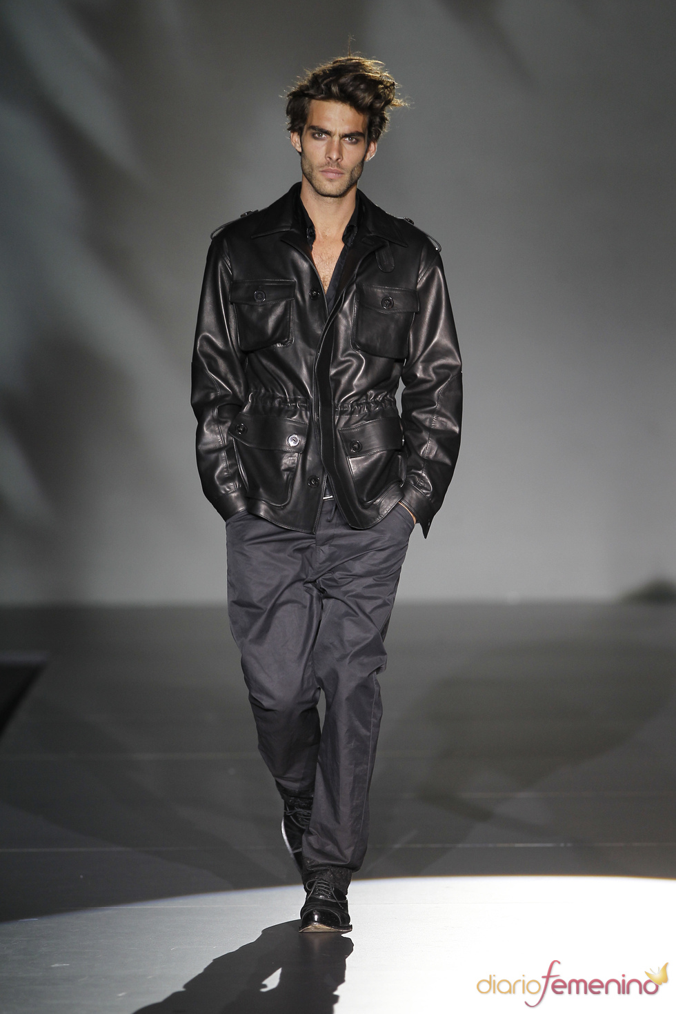 Jon Kortajarena desfila para Roberto Verino