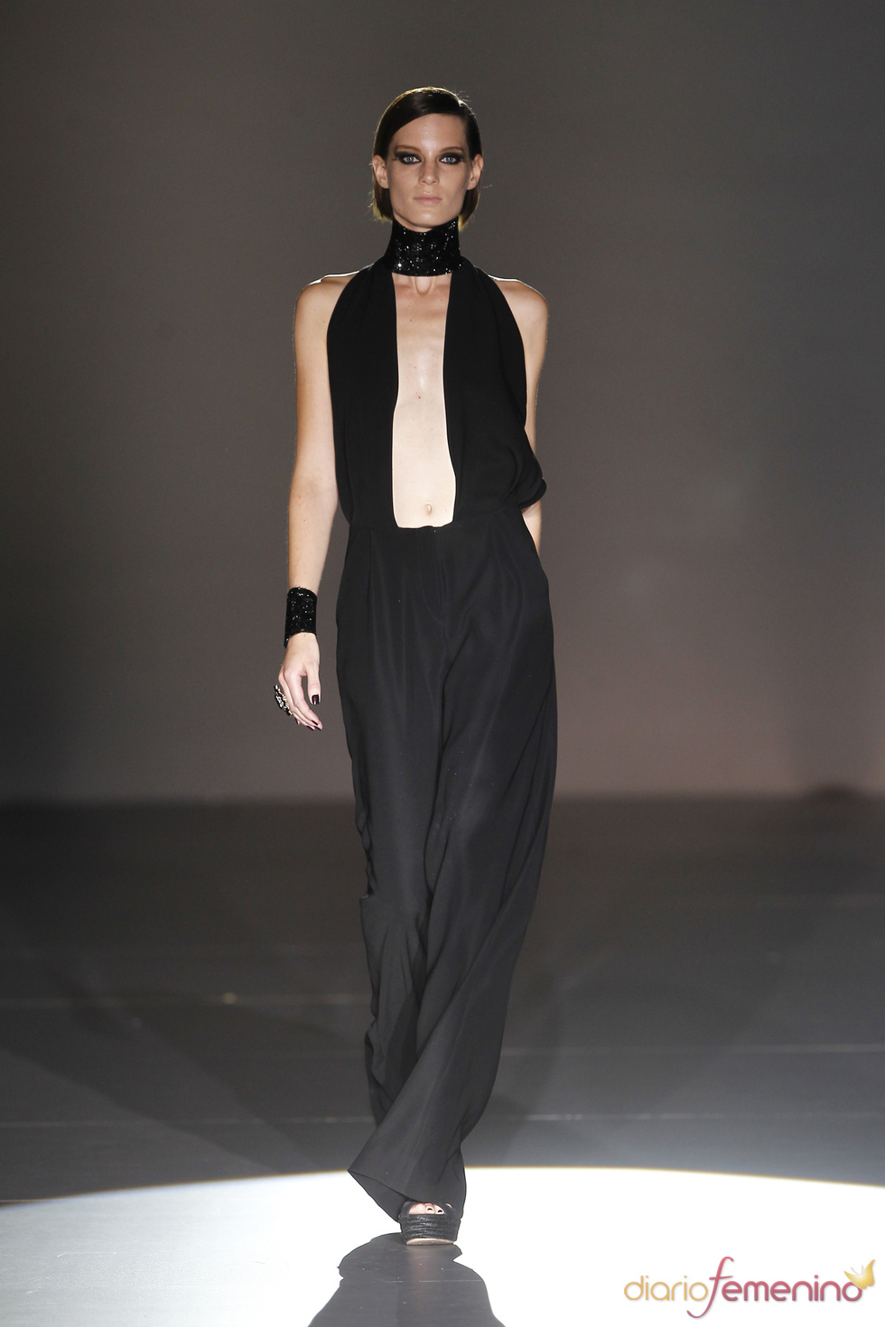 Traje de pantalón para colección 2011 de Roberto Verino