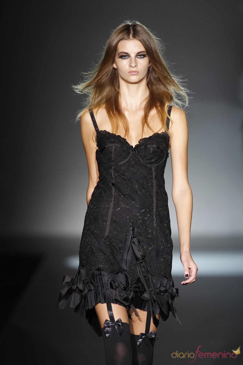 Los lazos, presentes en la colección de Roberto Verino primavera-verano 2011