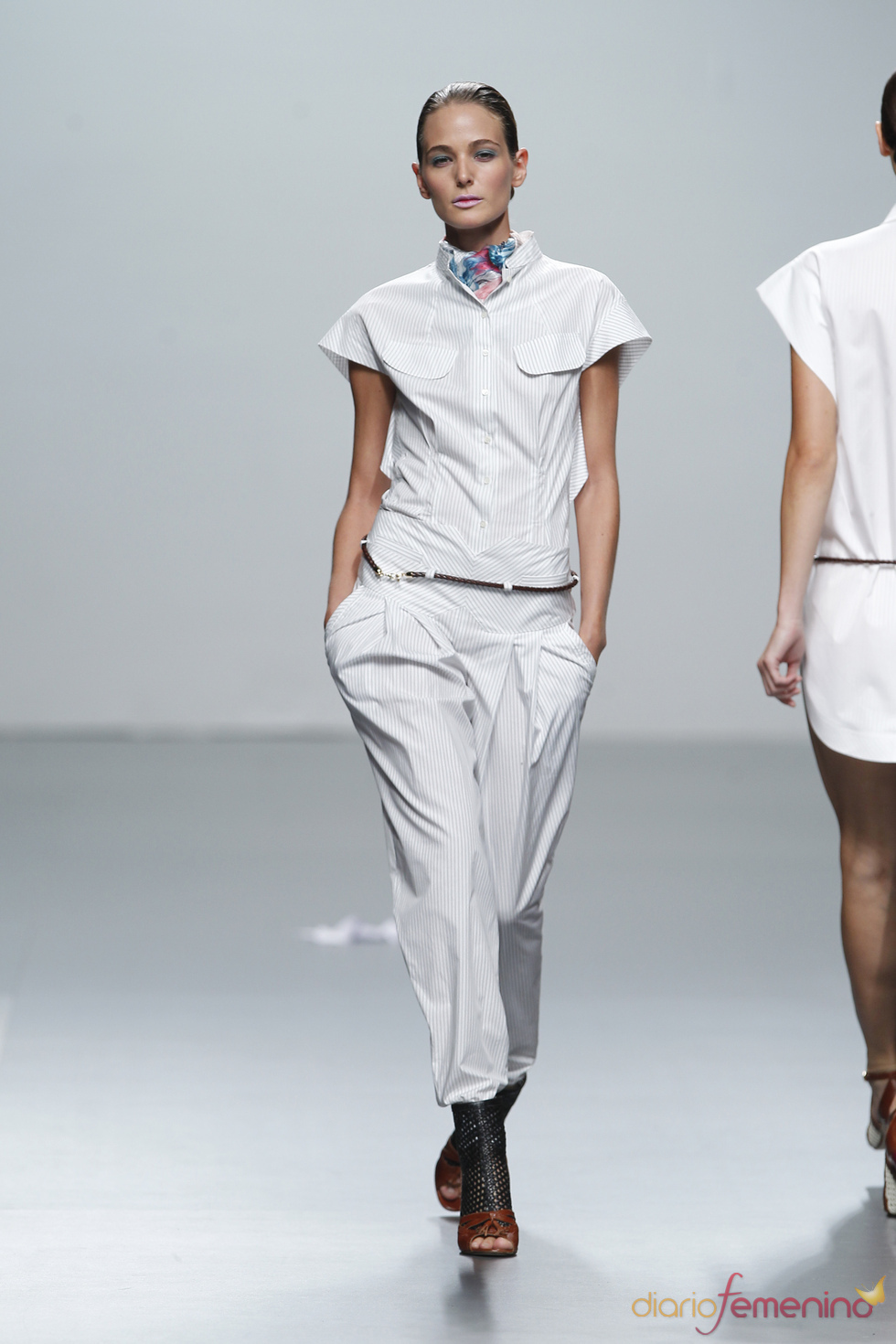 Apuesta por el blanco en la colección estival de Miriam Ocariz en Cibeles 2011 Apuesta por el blanco en la colección estival de Miriam Ocariz en Cibeles 2011