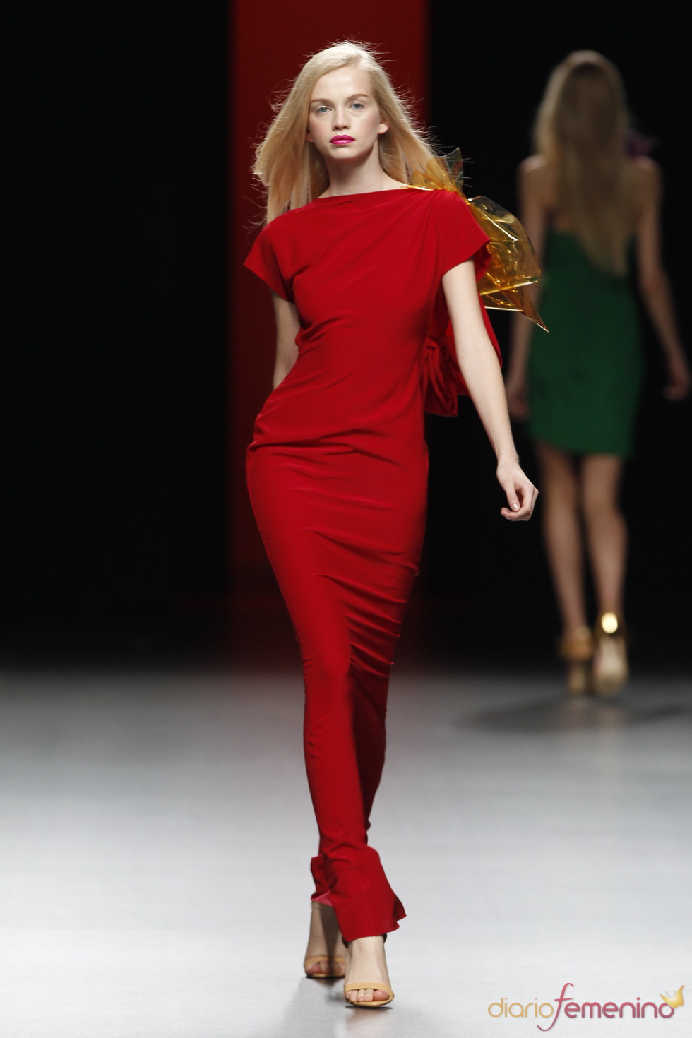 Vestido lleno de Sensualidad para la primavera 2011 de Juanjo Oliva