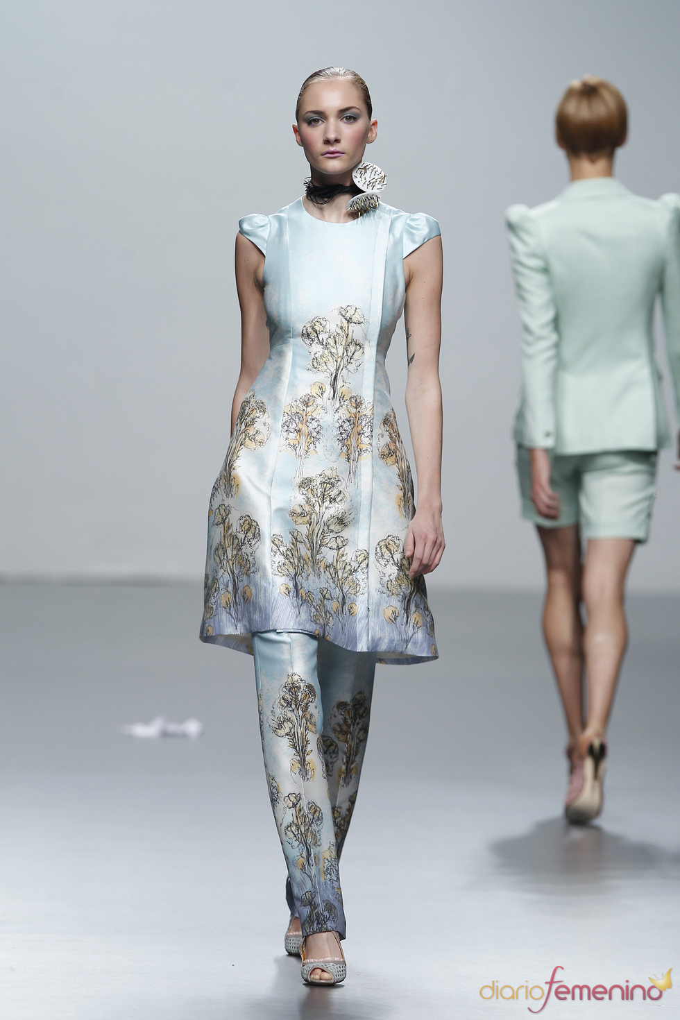 Estampados inspiración oriental en el desfile de Miriam Ocariz en Cibeles 2011