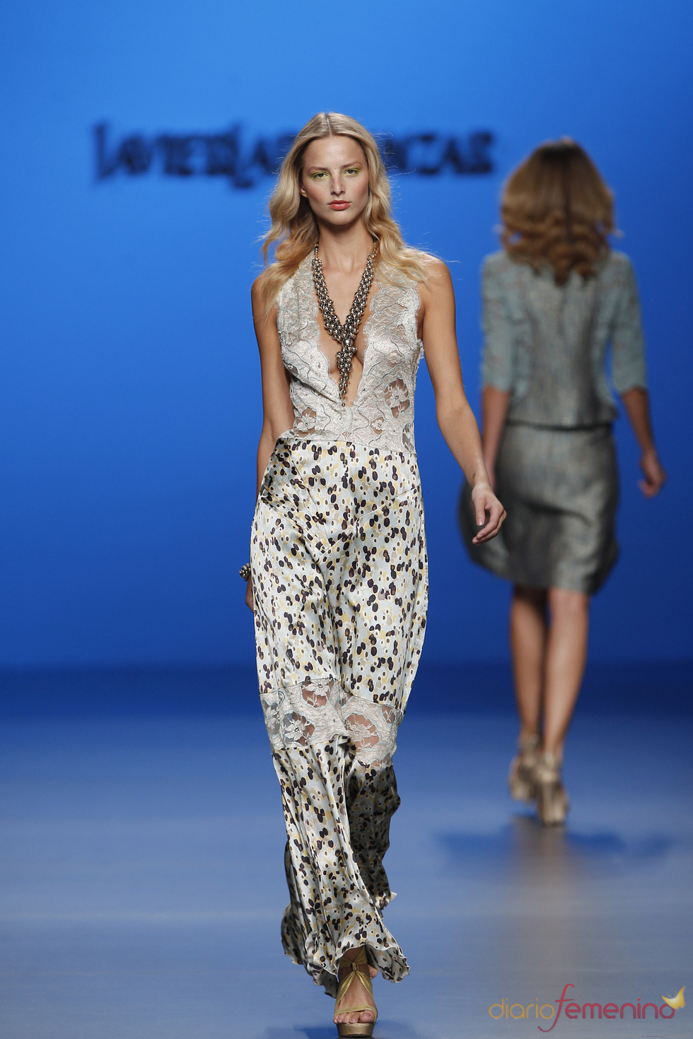 Mono estampado con el cuerpo de encaje de Javief Larrainzar en Cibeles Madrid Fashion Week Mono estampado con el cuerpo de encaje de Javief Larrainzar en Cibeles Madrid Fashion Week
