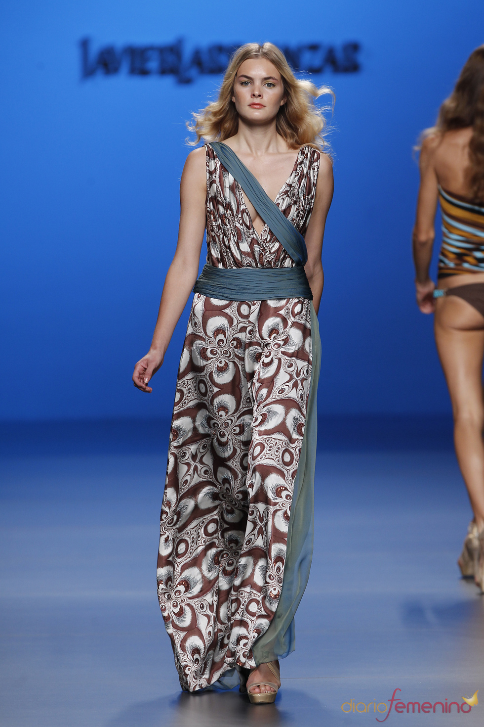 Vestido largo tipo helénico, primavera-verano 2011 de Javier Larrainzar Vestido largo tipo helénico, primavera-verano 2011 de Javier Larrainzar