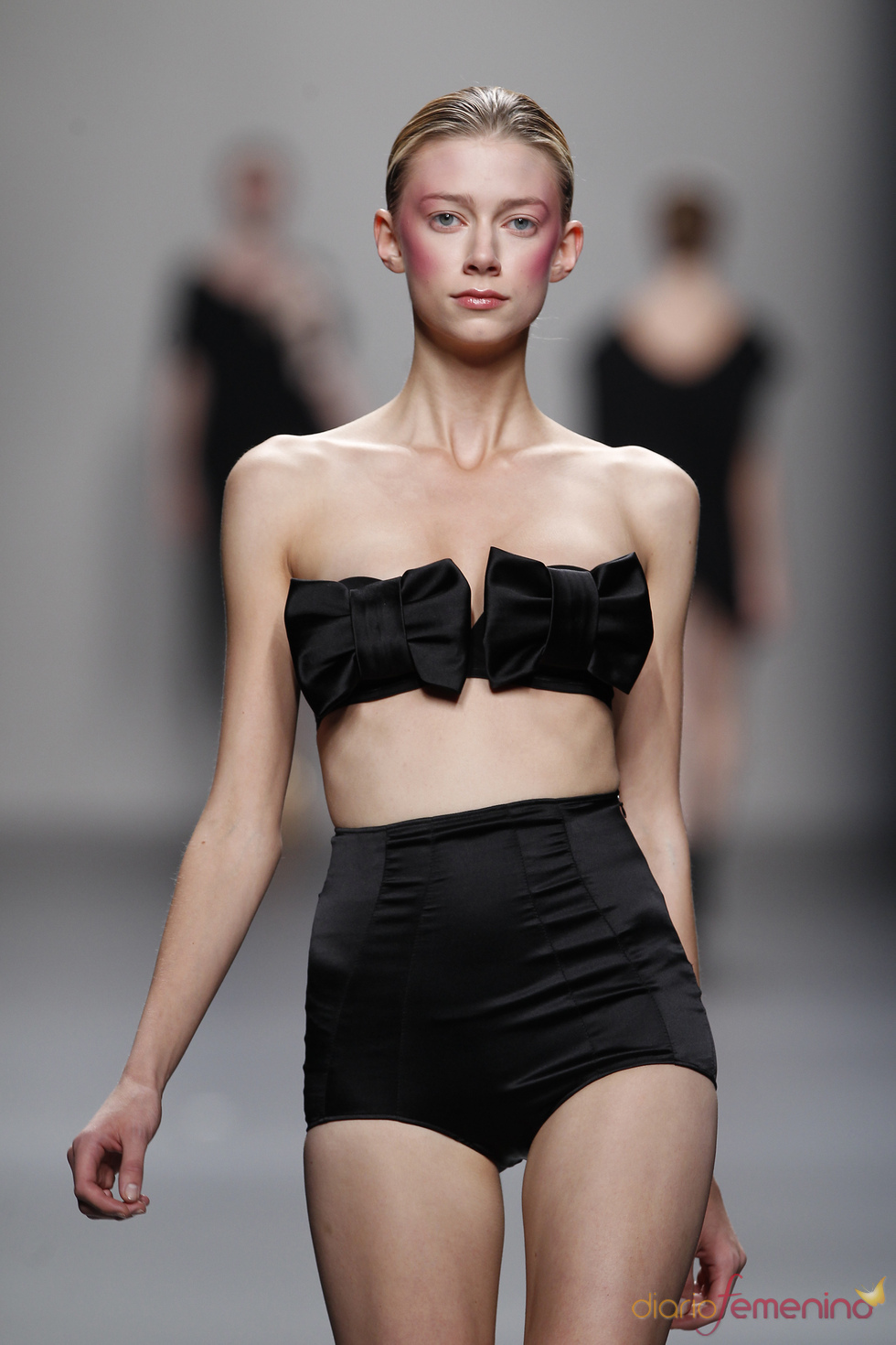 Conjunto lencero estilo 'bandeau' de Lydia Delgado en Cibeles 2011