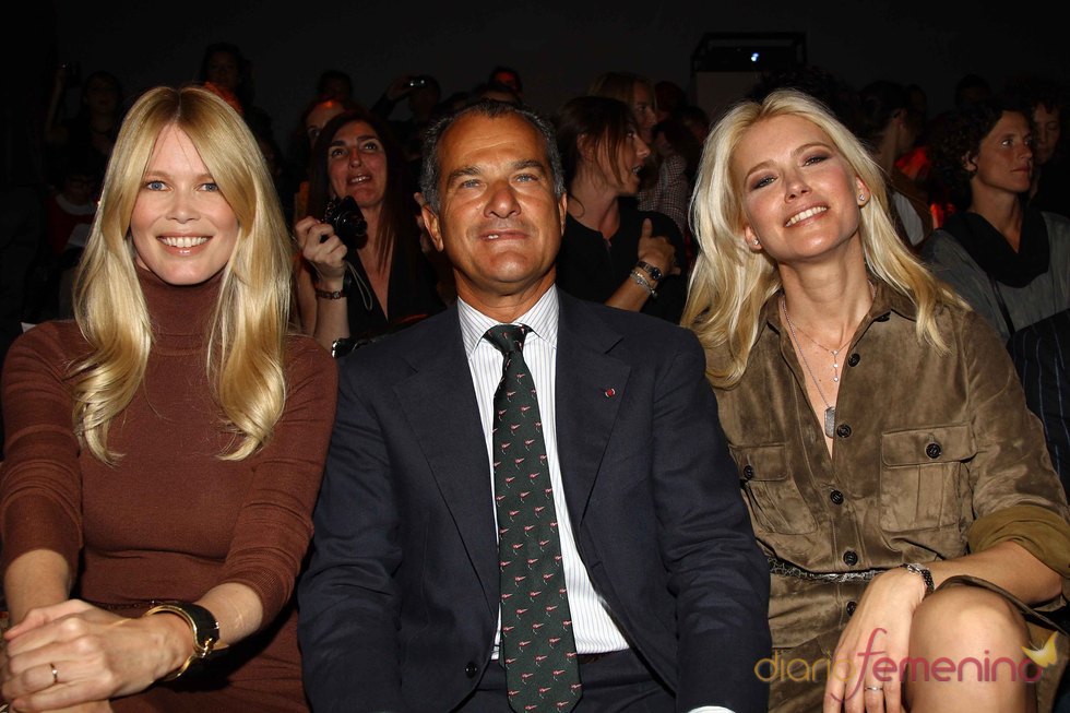 Claudia Schiffer, Leonardo Ferragamo y Valeria Mazza en Milán 2011