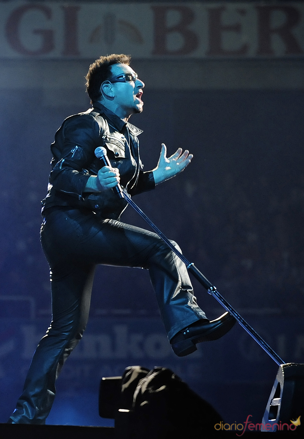 Bono hace vibrar el estadio de Anoeta