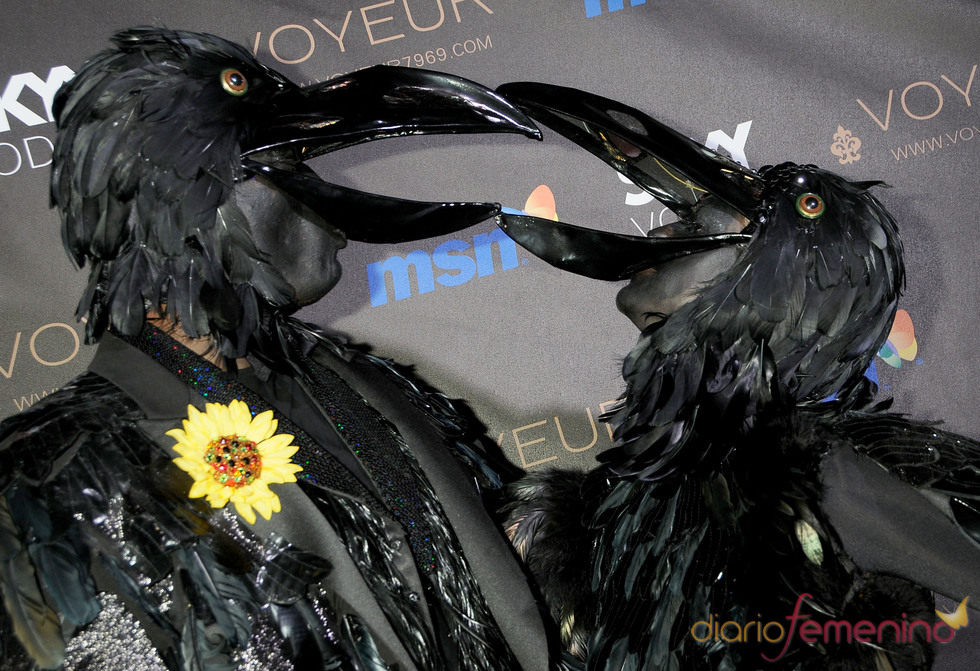 Irreconocibles Seal y Heidi Klum vestidos de cuervos en Halloween