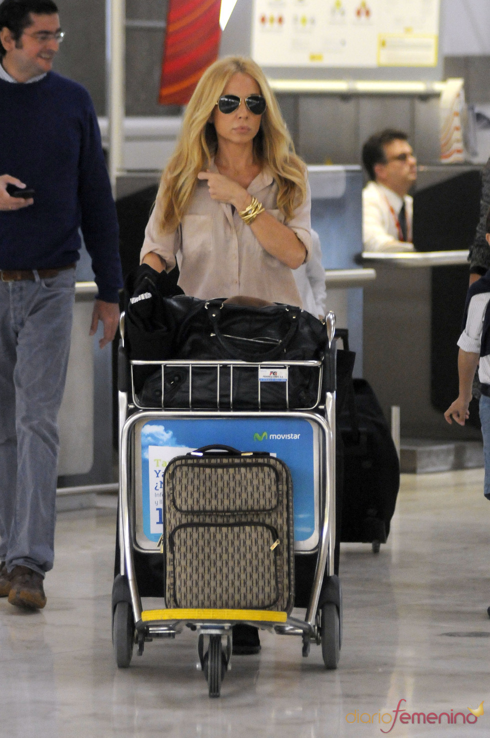 Marta Sánchez en el aeropuerto de Barajas