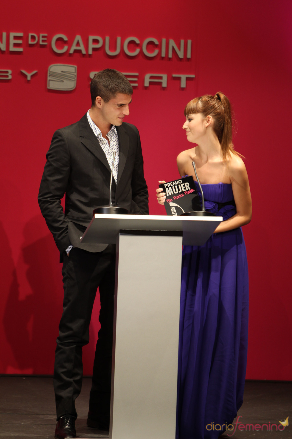 Maxi Iglesias y Úrsula Corberó en los Premios Cosmopolitan 2010