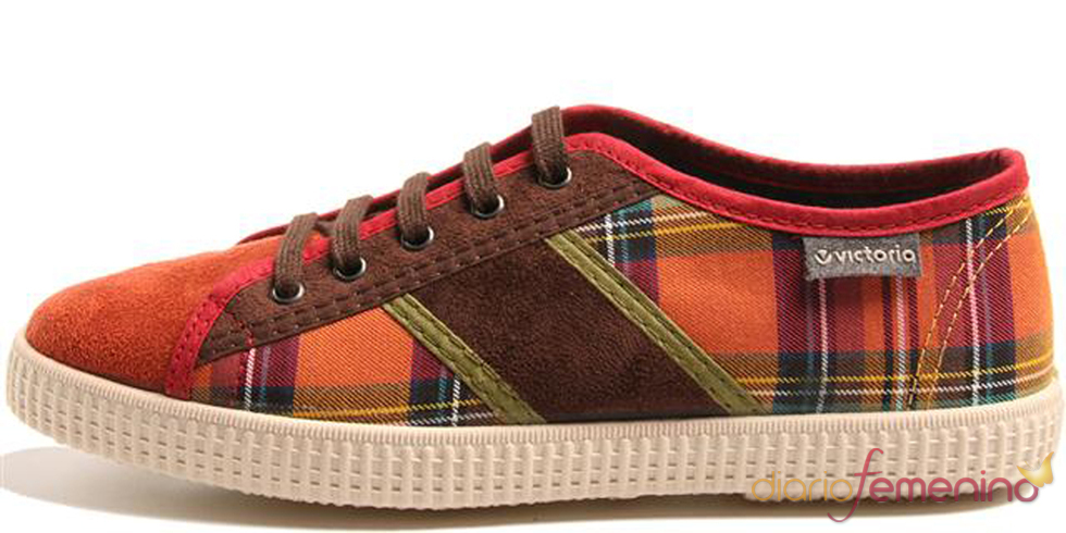 Zapatilla color calabaza para Halloween
