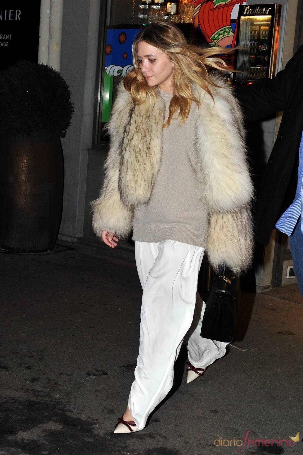 Mery-Kate Olsen con una chaqueta de pelos