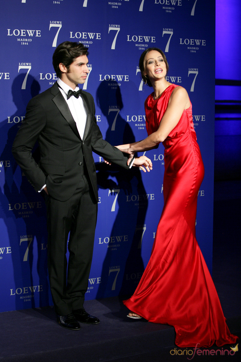 Cayetano Rivera y Eva González muy divertida en la presentación de Loewe Madrid 07/10/2010