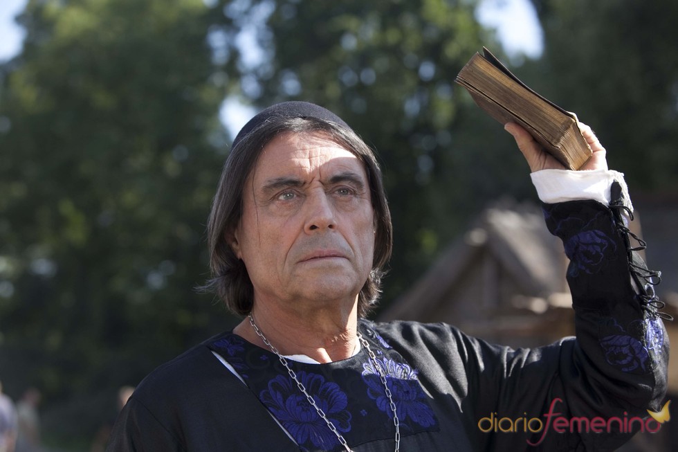 Ian McShane es Waleran Bigod en 'Los pilares de la Tierra'