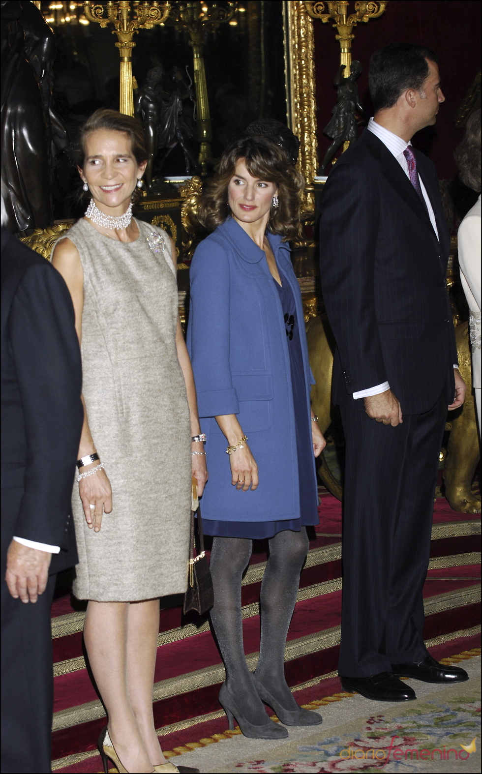 Azul y gris en el estilismo de Letizia
