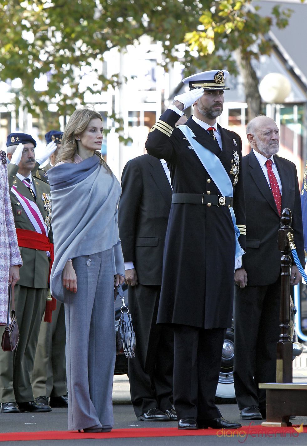 El príncipe Felipe y Letizia en el desfile de las Fuerzas Armadas