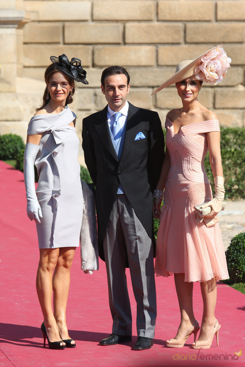 Enrique Ponce y Paloma Cuevas en la boda de Rafael Medina y Laura Vecino