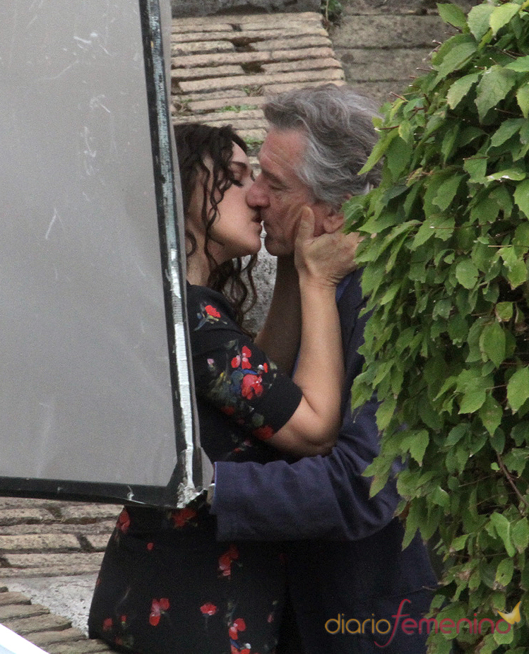 Beso de Monica Bellucci y Robert de Niro