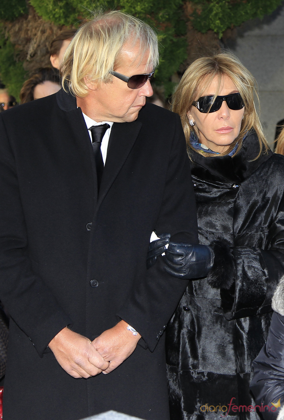 Norma Duval y su pareja Matthias Kühn en el entierro de Carla Duval