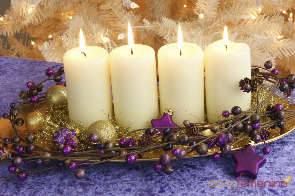 Centro de mesa navideño con velas
