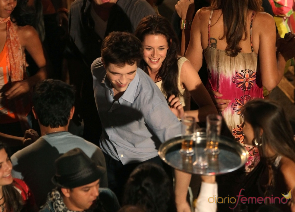 Robert Pattinson y Kristen Stewart se divierten en el rodaje de 'Amanecer'