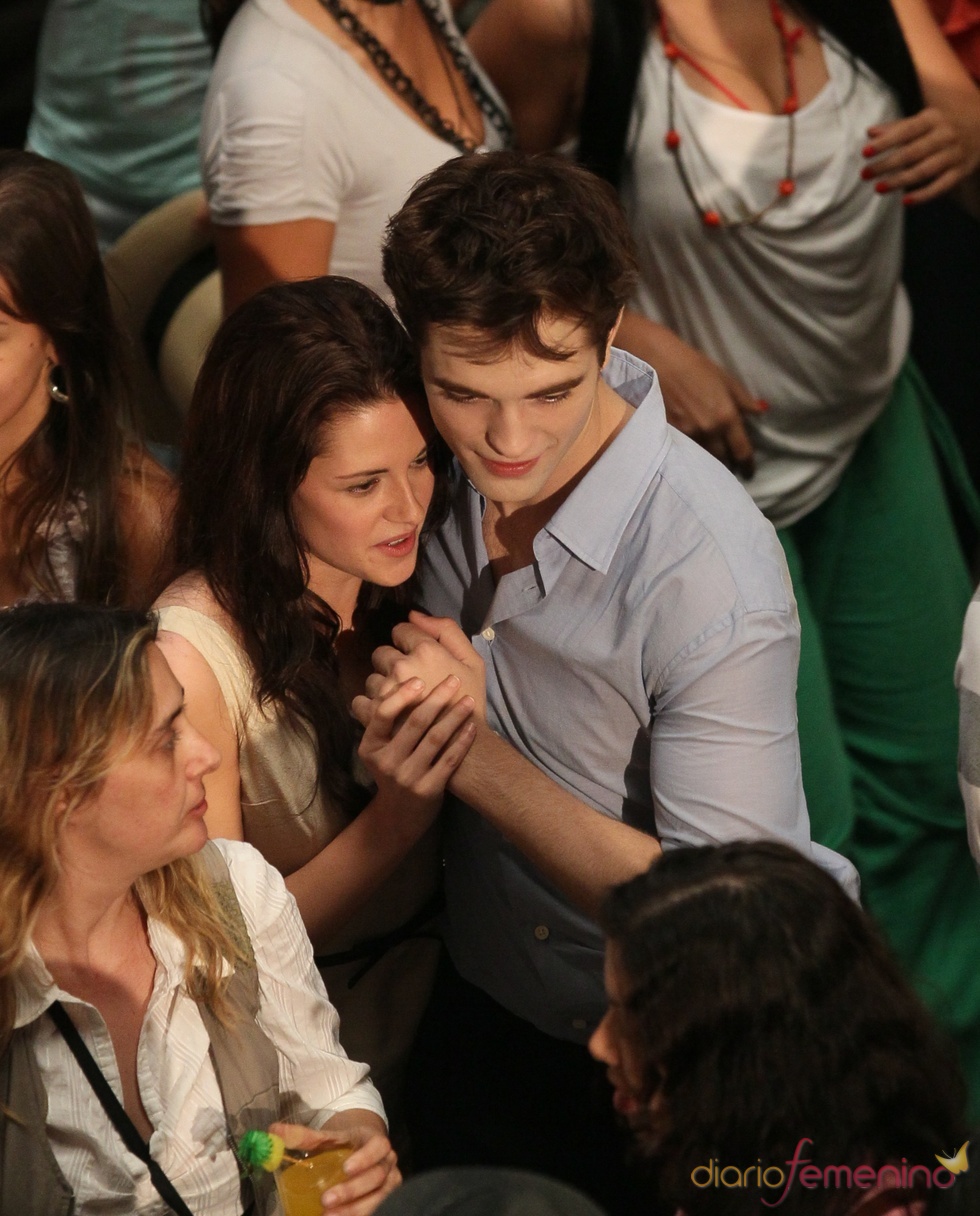 Robert Pattinson y Kristen Stewart, de la mano en el rodaje de 'Amanecer'