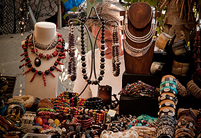 Moda hippie en el mercadillo de Las Dalias