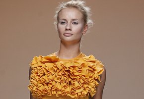 La pasarela Cibeles se ilumina con la colección de Diana Dorado