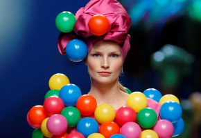 Ágatha Ruiz de la Prada viste a una mujer atrevida en la Pasarela Cibeles