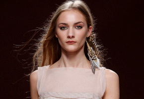 Ailanto fusiona naturaleza y mujer en Cibeles 2011