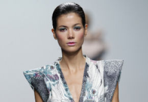 Fragilidad y sofisticación para la mujer de Miriam Ocariz en Cibeles 2011