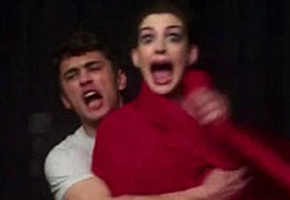 Anne Hathaway y James Franco, ensayan para los Oscars 2011