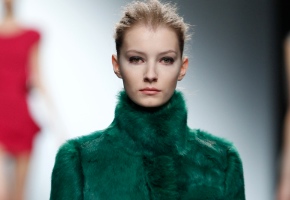 Desfile de Amaya Arzuaga en Cibeles 2011