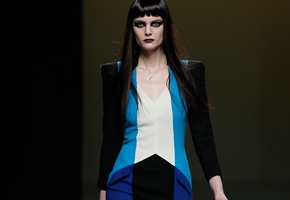 Desfile de Ana Locking en la pasarela Cibeles 2011