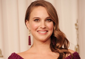 Las famosas se apuntan al peinado semi recogido ladeado