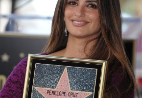 El momento de Penélope Cruz: con su estrella en el Paseo de la Fama
