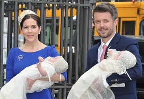 Los príncipes Federico y Mary de Dinamarca bautizan a sus mellizos