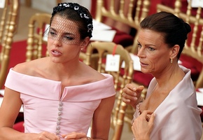 Los invitados llegan a la ceremonia religiosa de la Boda Real de Mónaco