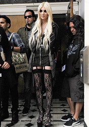 Taylor Momsen y su look 'Un funeral de muerte'