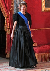 La Princesa Letizia de negro riguroso