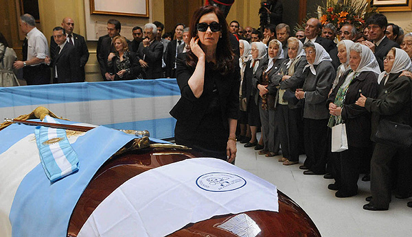 El último adiós de Cristina Fernández, Florencia y Máximo a Néstor Kirchner