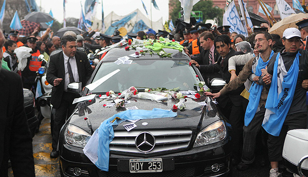 Cristina Fernández en el entierro de Néstor Kirchner en Ríos Gallegos