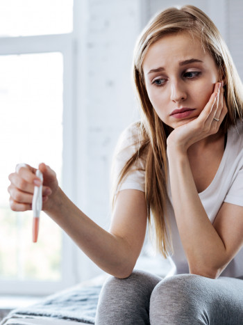 Hacerse un test de embarazo con la regla, ¿se puede?