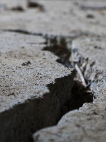 Soñar con un temblor de tierra: pisa fuerte